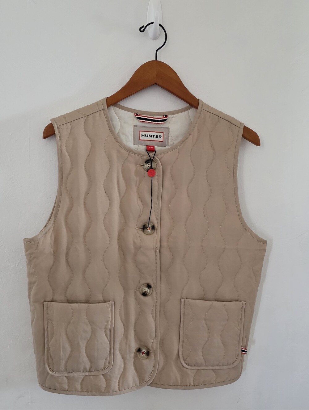 NEW Hunter Wave-Quilted Button Down Vest - Medium - Beige
